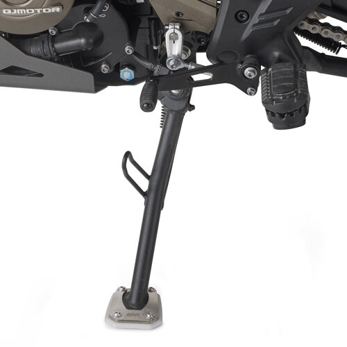 GIVI Fuß-Verbreiterung aus Aluminium und Edelstahl für orig. Seitenst., für QJ Motor SRT 600 SX (24-26)